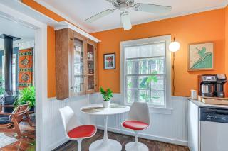 Private Spa & Dog Friendly: Romantic Galveston Gem - 2