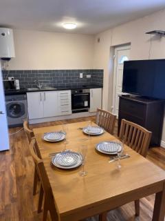 Guest House in London - Isleworth - 1