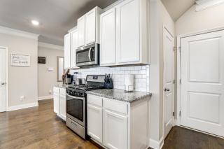 Lawrenceville Townhome with Community Pool Access! - 2