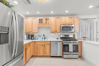 Bohemian Retreat-heated Pool, Jacuzzi & Pool Table - West Palm Beach - 4