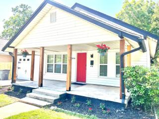 Lawton Comfortable 2-Bedroom Home near Fort Sill with free WiFi & Sleeps 4 - 9