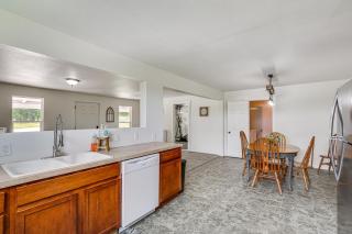 Fire Pit and Grill Pet-Friendly Lake Ozark Cabin! - 2