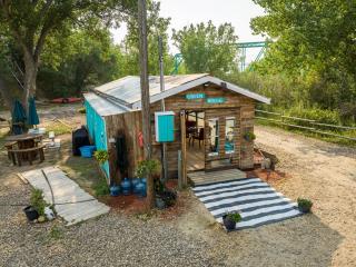 D2 Dino Dome- 2 Dbl Beds - Pet friendly - 8