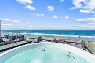 Entire Upper Oceanfront Masterpiece with Rooftop - San Diego - 0