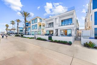 Entire Upper Oceanfront Masterpiece with Rooftop - San Diego - 5