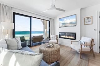 Entire Upper Oceanfront Masterpiece with Rooftop - San Diego - 1