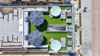 Entire Upper Oceanfront Masterpiece with Rooftop - San Diego - 7