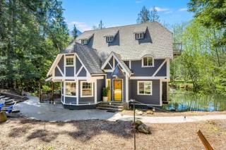 Hillside Cottaga- Private pond, hot tub, game room, by ONP - Port Angeles - 5
