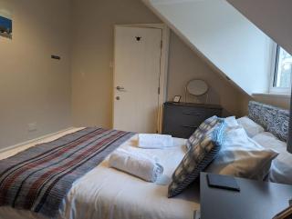 Pencartref Apartment - 4 Bedrooms, 3 Bathrooms, Sleeps 7-8 - Aberdyfi - 9