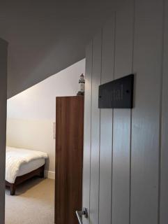 Pencartref Apartment - 4 Bedrooms, 3 Bathrooms, Sleeps 7-8 - Aberdyfi - 2