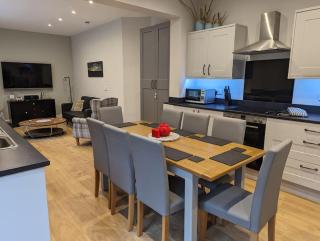 Pencartref Apartment - 4 Bedrooms, 3 Bathrooms, Sleeps 7-8 - Aberdyfi - 1