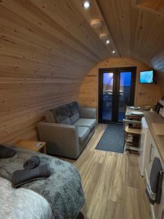 Kelleys Pod - Berneray - 1