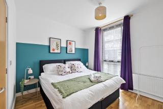 Spacious House by Quay - Sleeps 7 - Free Parking - 2