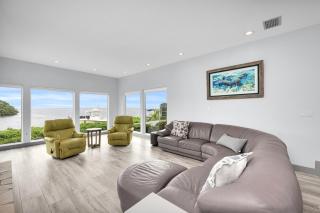 Bay House Retreat managed by Beach Retreats - 3