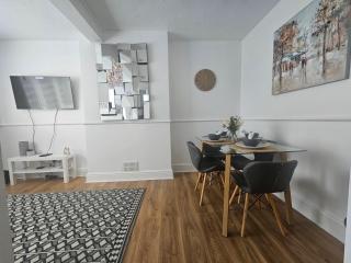 St Albans City Stays - Near Luton Airport - St Albans Abbey & City Train station - Close to London- Harry Potter World - The Odyssey Cinema - Abbey Cathedral- Contractors I Business I Leisure- sleeps upto 6 people - Saint Albans - 2