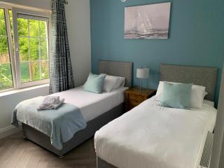 Town Center Beautiful 2 Bed Apartment - Kinsale - 3