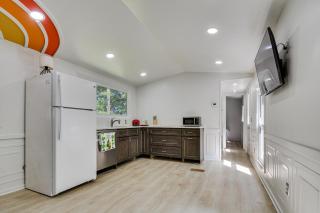 Single-Story Cabin on Hyco Lake Swim and Unwind! - 9
