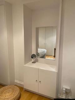 Spacious and light West London basement flat - London - 4