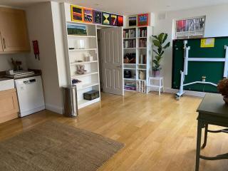 Spacious and light West London basement flat - London - 3