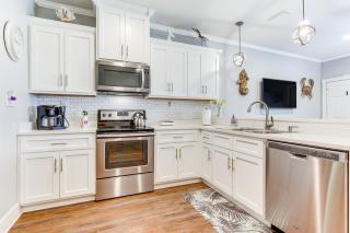 Dauphin Island Escape Near Beach and Bike Path! - Dauphin Island - 2