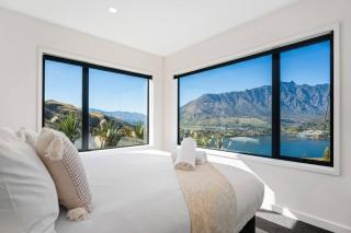 Style & Tranquillity - Eight Bedrooms, Two Houses - Queenstown - 7