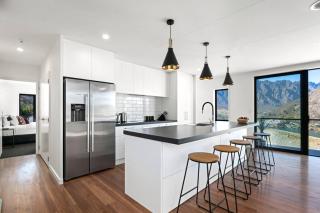 Style & Tranquillity - Eight Bedrooms, Two Houses - Queenstown - 6