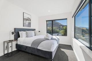 Style & Tranquillity - Eight Bedrooms, Two Houses - Queenstown - 5