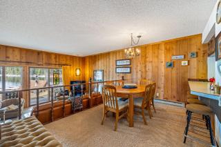 New* 70s Lakefront condo - dock - pool - beach - - McCall - 7