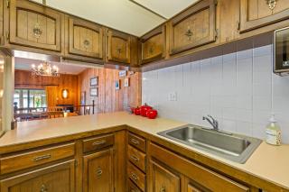 New* 70s Lakefront condo - dock - pool - beach - - McCall - 3