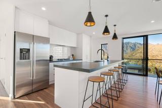 Style & Tranquillity - 3 Bedroom House - Queenstown - 2