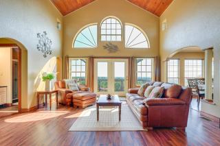 Family-Friendly Fischer Home with Private Hot Tub! - Fischer - 8