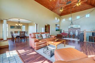 Family-Friendly Fischer Home with Private Hot Tub! - Fischer - 4