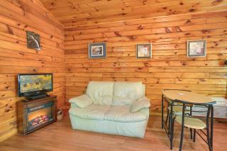 Blue Rose Cabins - Cupids Cabin - Logan - 2