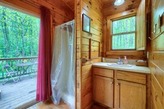 Blue Rose Cabins - Lovebirds Cabin - Logan - 2