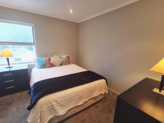 Oxleys 501 3 Bedroom Penthouse - Picton - 2