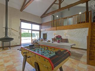 Gîte Familial avec SPA et Jeux Extérieurs - 5 Chambres, 230m², Village Typique, Animaux Acceptés - FR-1-496-289 - LʼHôpital-le-Grand - 5