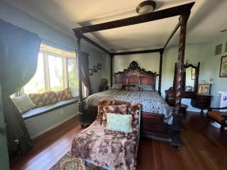 Universal Studios-Hollywood Hills guest suite with King bed - 6