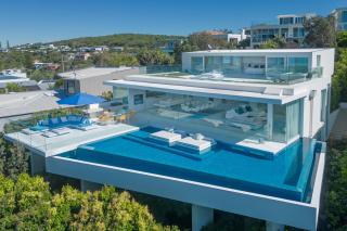Azure - Sunshine Beach - 9