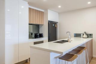 Azure Oceanside Apartment at Kings Beach - Caloundra - 6