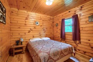 Blue Rose Cabins - Pine Ridge Cabin - Logan - 3