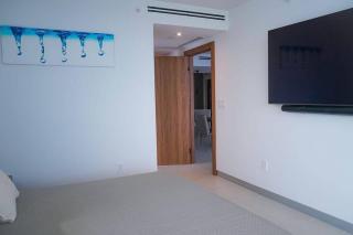 Beach Front Luxury Condo - Sunny Isles Beach - 3