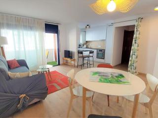 Apartamento en Llançà: 2 Habitaciones, Terraza, Frente a la Playa del Port, ¡Mascotas Bienvenidas! - ES-170-78 - 4