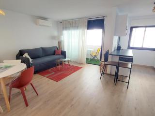 Apartamento en Llançà: 2 Habitaciones, Terraza, Frente a la Playa del Port, ¡Mascotas Bienvenidas! - ES-170-78 - 3