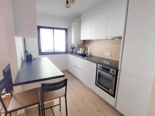 Apartamento en Llançà: 2 Habitaciones, Terraza, Frente a la Playa del Port, ¡Mascotas Bienvenidas! - ES-170-78 - 2