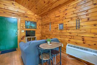 Blue Rose Cabins - Sweet Dreams Cabin - Logan - 4