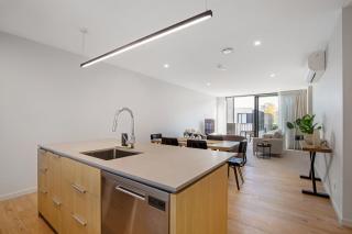 Modern and Central - Christchurch Apartment - 3