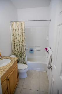 GRACEBAY TOWNHOMES B3, 5 minutes walk to gracebay beach - 5