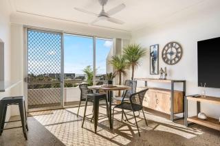 2 Bedroom Coastal getaway with ocean views! - Port Macquarie - 7