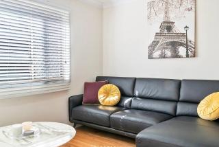 Surfers Enclave - A Spacious Family Home - Gold Coast - 3