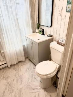 Cozy Riverfront Cottage with dock close to Lake George - Corinth - 2